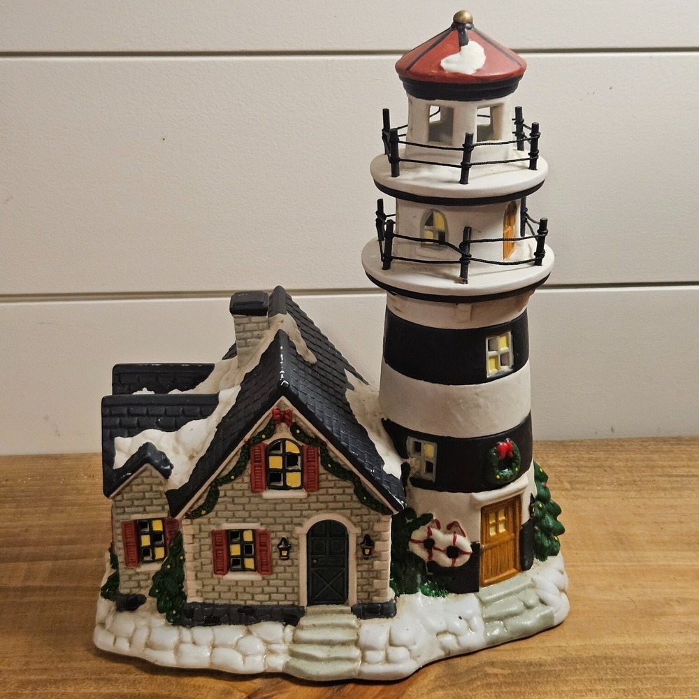VTG Santa's Workbench Highland Point Lighthouse 2000 Lighted Christmas Village